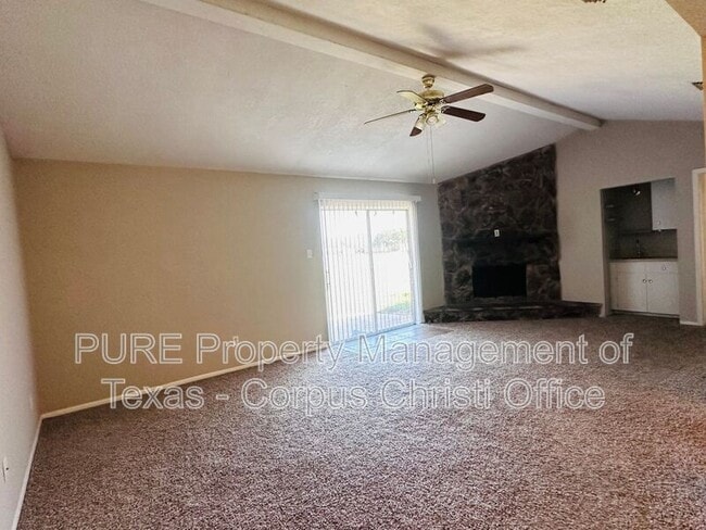 702 Alhambra Dr in Corpus Christi, TX - Building Photo - Building Photo