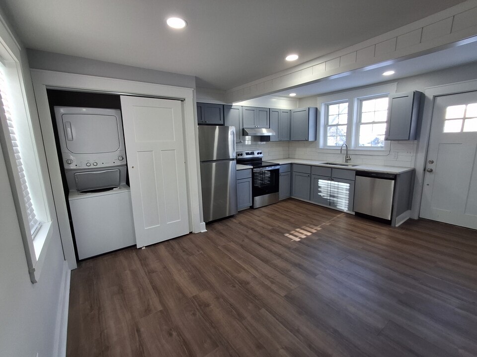 27 Oak St, Unit #2 in South Portland, ME - Building Photo