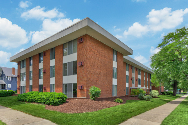 Sheridan Arms Apartments in Bay City, MI - Building Photo - Building Photo