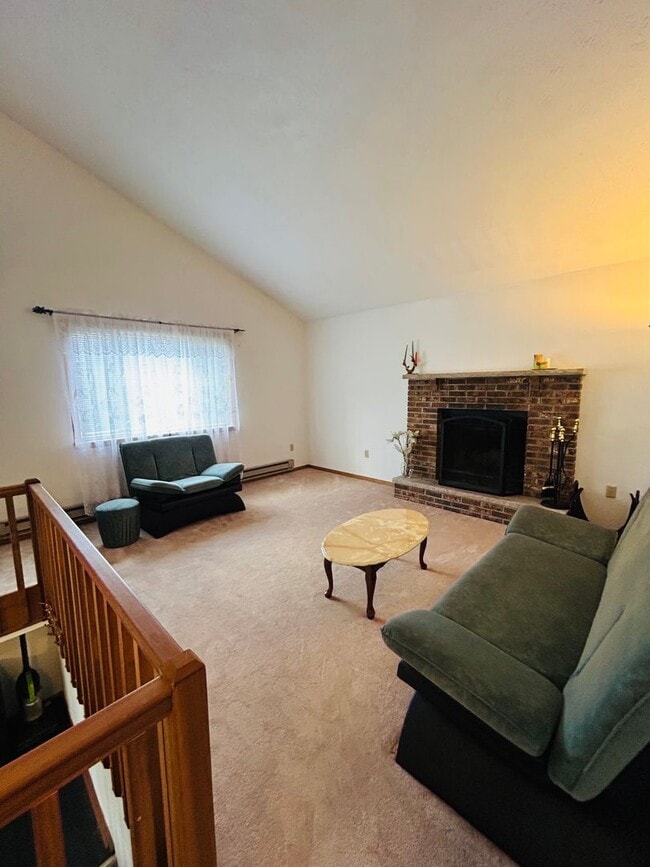 954 Country Pl Dr in Tobyhanna, PA - Building Photo - Building Photo