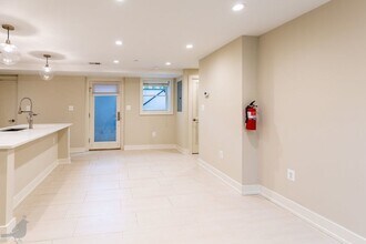 507 13th St SE, Unit 2 in Washington, DC - Building Photo - Building Photo