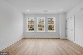 19826 Lavender Dust Sq in Ashburn, VA - Building Photo - Building Photo