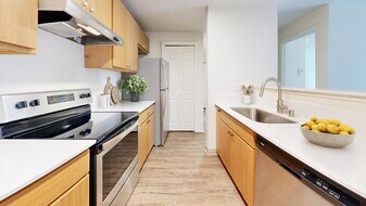 Crown Pointe in Renton, WA - Building Photo