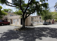 15-21 Alhambra Cir in Coral Gables, FL - Foto de edificio - Building Photo