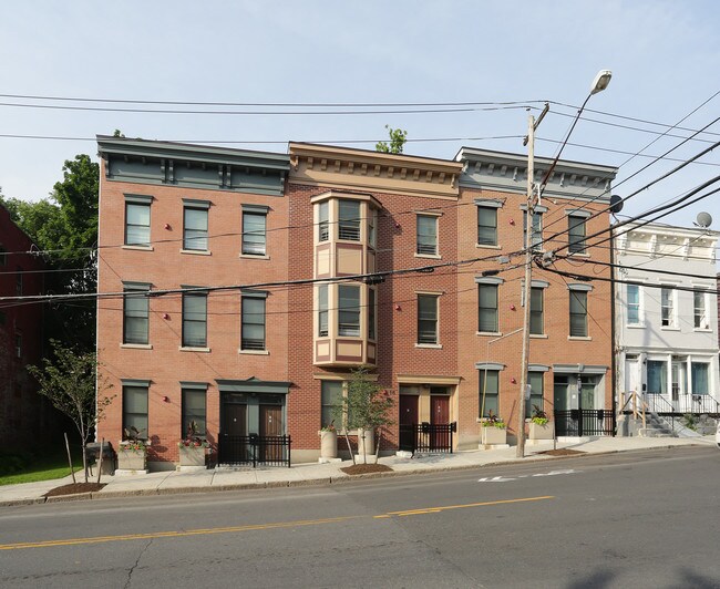 16 Morton Ave in Albany, NY - Building Photo - Building Photo
