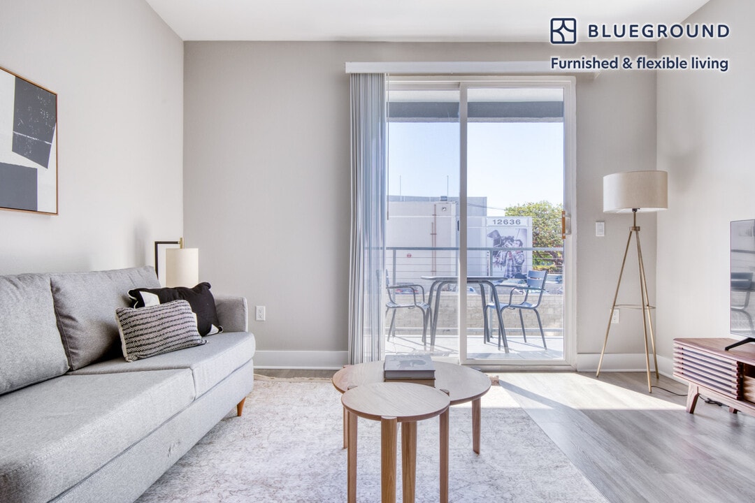 5535 Westlawn Ave, Unit FL2-ID649 in Los Angeles, CA - Building Photo