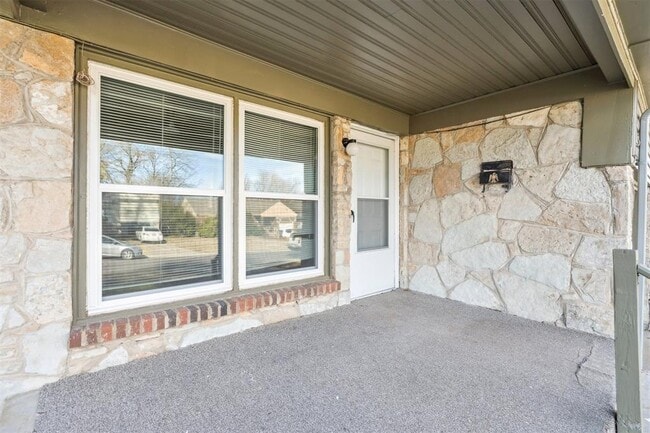 1406 Sheffield Rd in The Village, OK - Building Photo - Building Photo