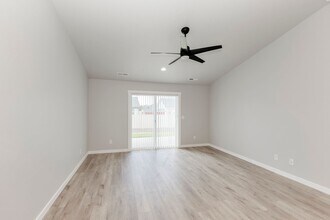 12215 W Barrington Dr in Nampa, ID - Building Photo - Building Photo