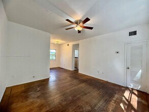 1536 Michigan Ave in Miami Beach, FL - Building Photo - Building Photo
