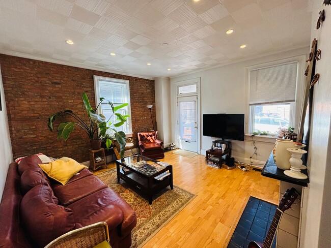 property at 818 S 3rd St
