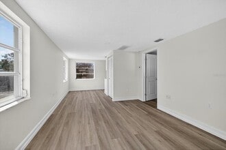 5409 Oceanic Rd in Holiday, FL - Foto de edificio - Building Photo