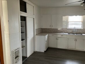 600 Alexander, Unit 600 in Three Rivers, TX - Building Photo - Building Photo