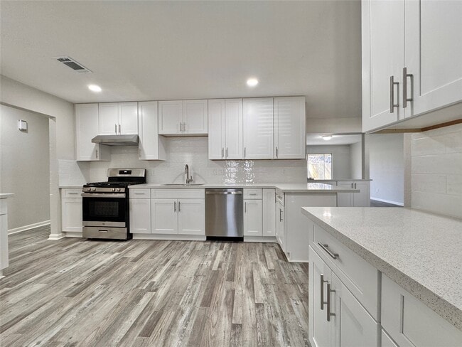 property at 5115 Hialeah Dr