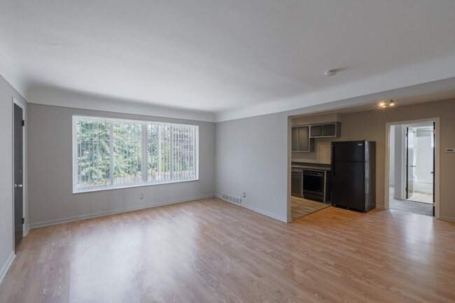 Farnum Apartments in Royal Oak, MI - Building Photo - Interior Photo