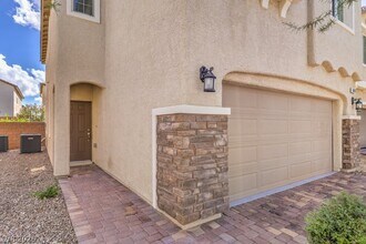 8079 Chocolate Hills Ct in Las Vegas, NV - Building Photo - Building Photo
