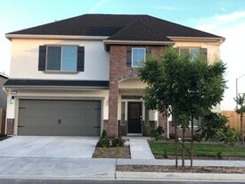 2047 W Sunnyview Ave in Visalia, CA - Building Photo