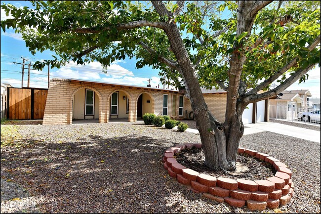 1340 Backus St in El Paso, TX - Foto de edificio - Building Photo