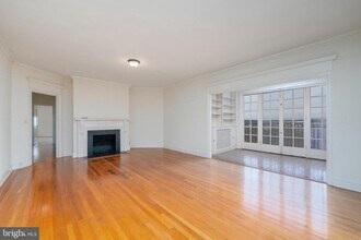 100 W University Pkwy in Baltimore, MD - Building Photo - Building Photo