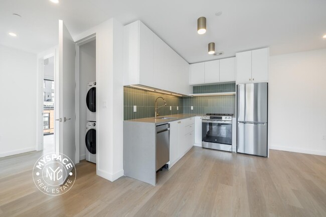 527 Grand Ave, Unit 406 in Brooklyn, NY - Building Photo - Building Photo