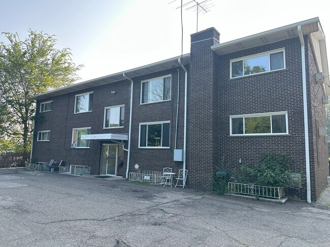 Prospect Manor in Ypsilanti, MI - Building Photo - Building Photo