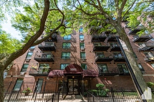 3900 N Pine Grove Ave, Unit 802 in Chicago, IL - Building Photo