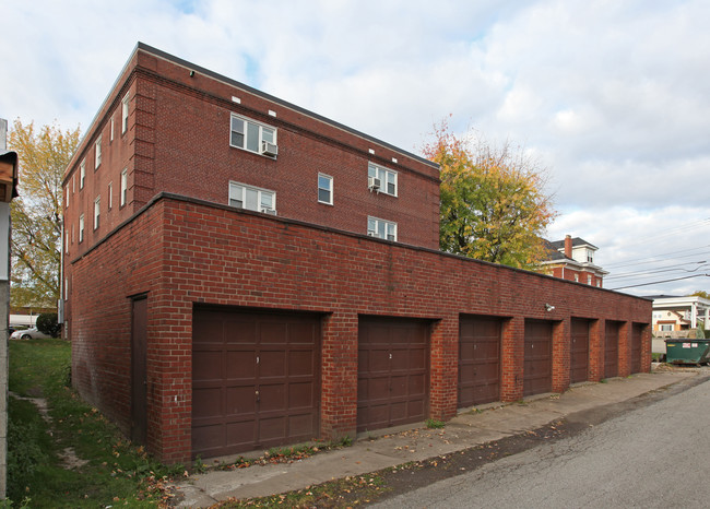 1101 Fawcett Ave in McKeesport, PA - Foto de edificio - Building Photo