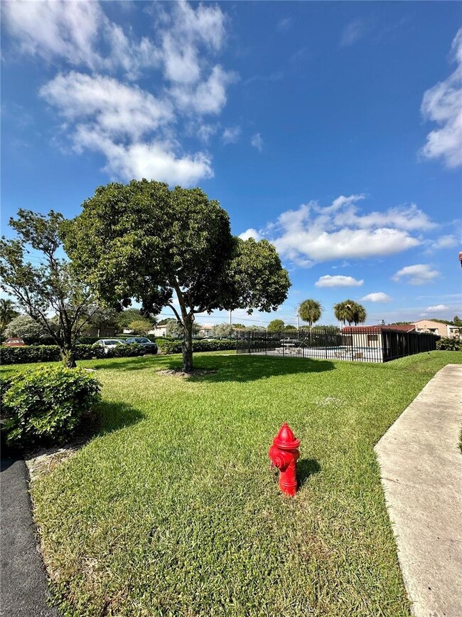 3163 Coral Ridge Dr in Coral Springs, FL - Foto de edificio - Building Photo