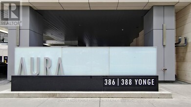 386-4386 Yonge St in Toronto, ON - Building Photo - Building Photo