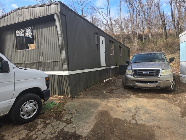 1075 Sweeten Creek Rd in Asheville, NC - Building Photo - Building Photo