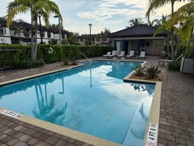 5033 Kobus Ter in Davie, FL - Building Photo - Building Photo