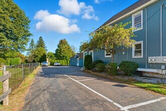 44 E Cedar St in Newington, CT - Building Photo - Building Photo