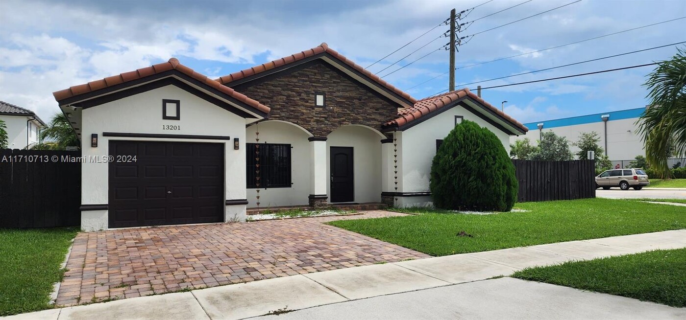 13201 SW 274th Terrace in Homestead, FL - Building Photo