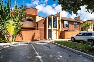 6211 SW 116th Pl in Miami, FL - Building Photo