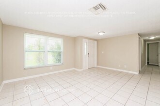 625 Golf and Sea Blvd in Apollo Beach, FL - Foto de edificio - Building Photo