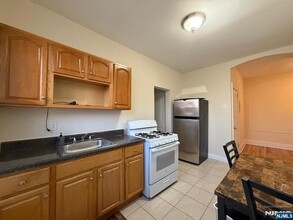 15 Morgan Pl, Unit 10 in North Arlington, NJ - Building Photo - Building Photo