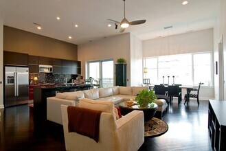 2410 W Bloomingdale Ave in Chicago, IL - Building Photo - Building Photo