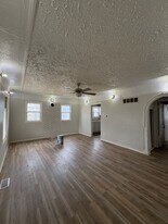 1210 Orchard St in Hutchinson, KS - Building Photo