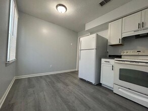 1310 Knob Creek Rd in Johnson City, TN - Building Photo - Building Photo