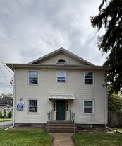 142 N Riverview Dr in Parchment, MI - Building Photo