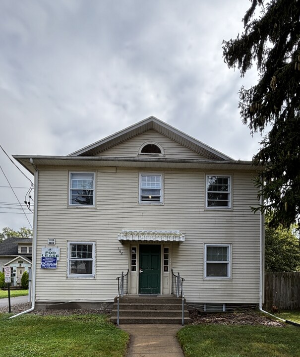 142 N Riverview Dr in Parchment, MI - Foto de edificio