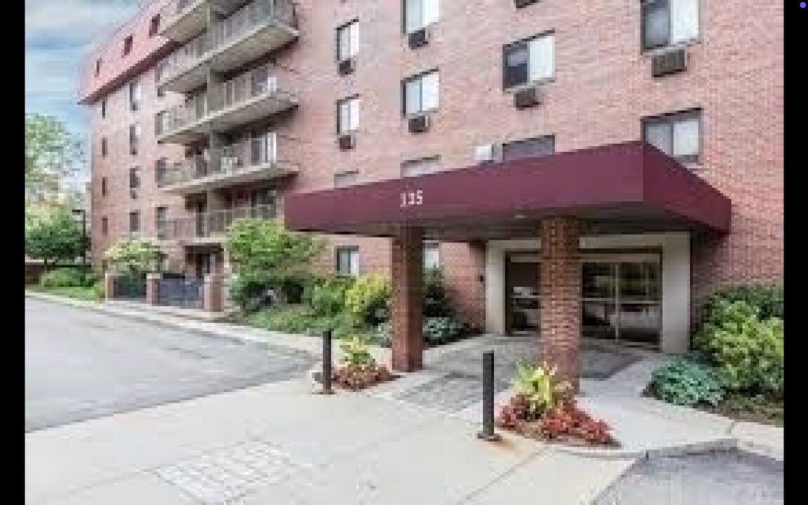 140 Pleasant St, Unit #1 in Brookline, MA - Building Photo