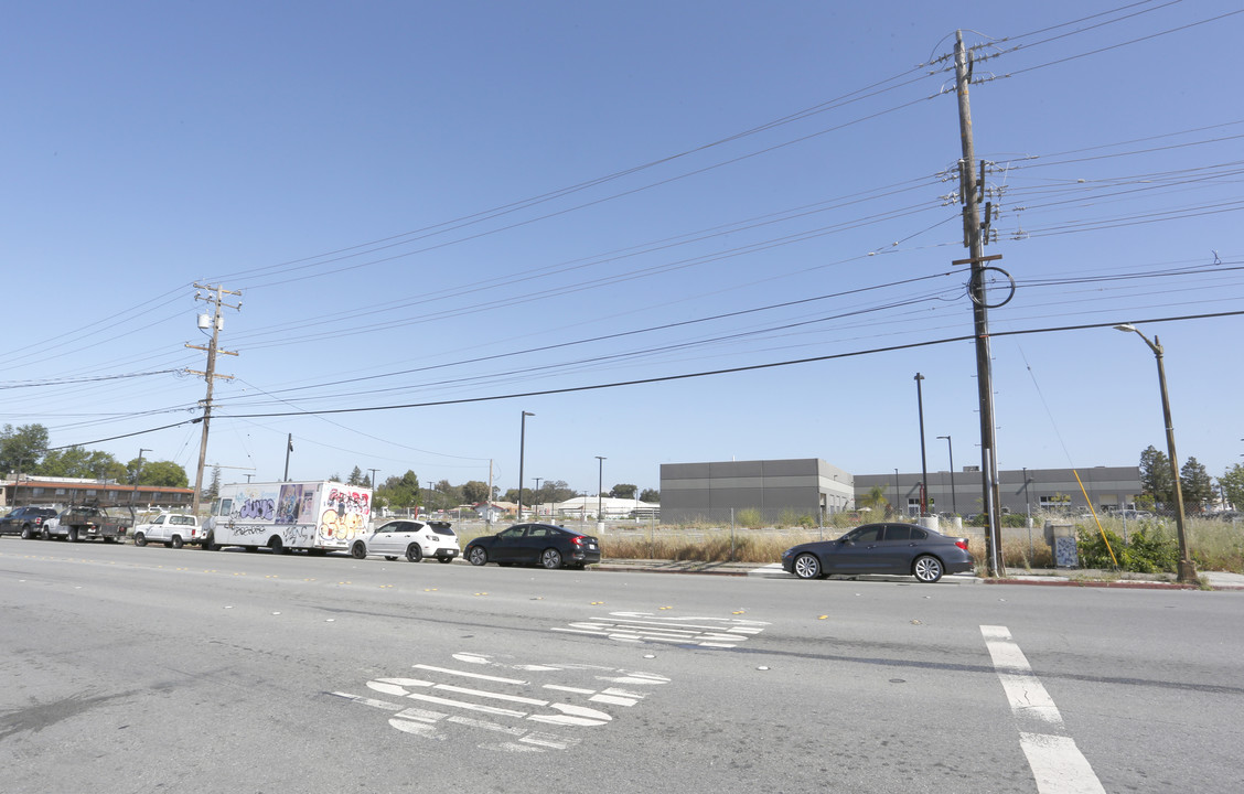 Broadway Plaza in Redwood City, CA - Building Photo