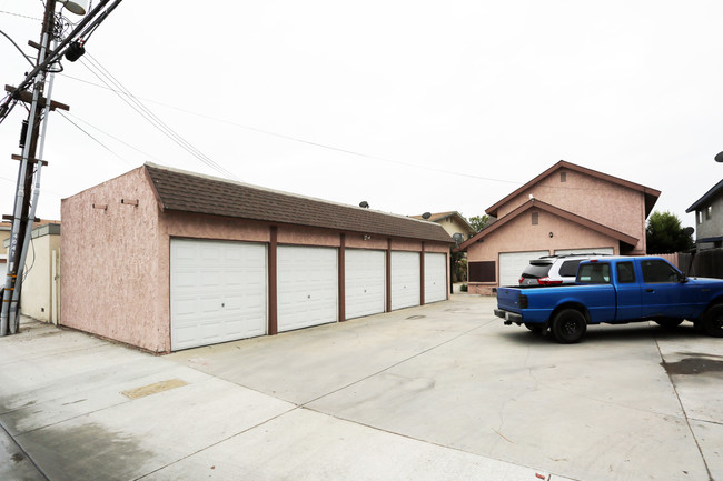 4021 Green Ave in Los Alamitos, CA - Building Photo - Building Photo