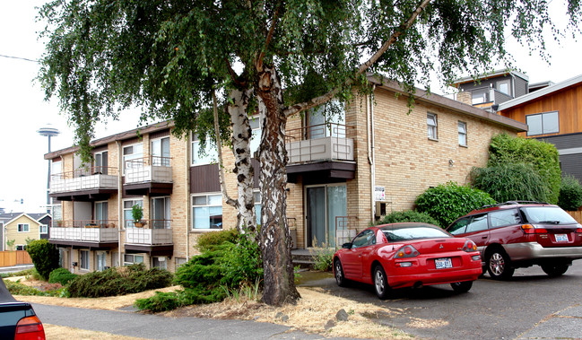 570 Ward Pl in Seattle, WA - Foto de edificio - Building Photo