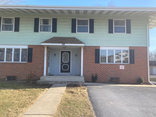 180 E Market St, Unit D
