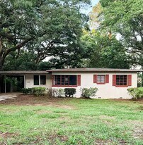 211 Westridge Dr in Tallahassee, FL - Building Photo