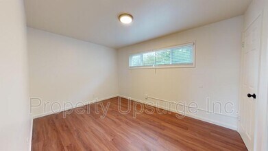 2405 Old Eureka Way in Redding, CA - Building Photo - Building Photo