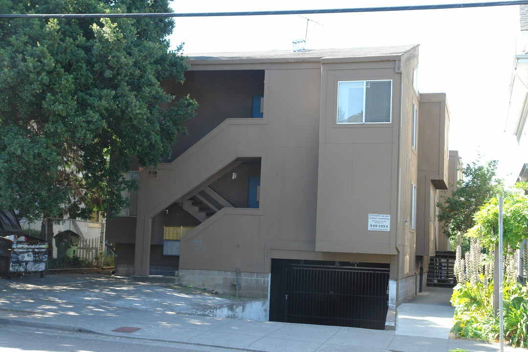 2218 Haste St in Berkeley, CA - Building Photo