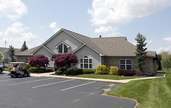 Washington Quarters in Avon, IN - Foto de edificio - Building Photo