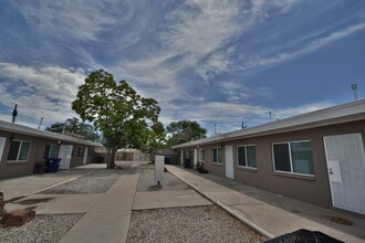 308 Charleston St NE in Albuquerque, NM - Building Photo - Building Photo